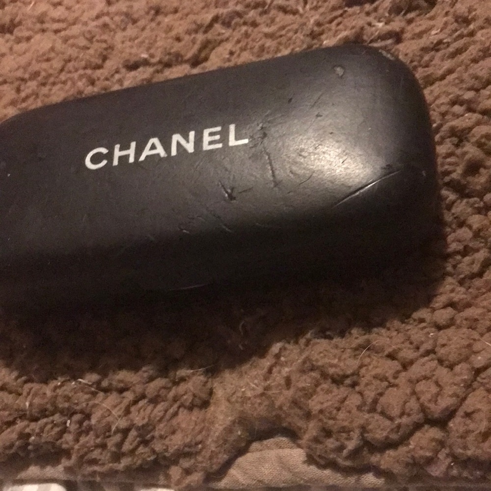 Chanel sunnies ! No scratches. Pristine. Classy and beautiful!!!!